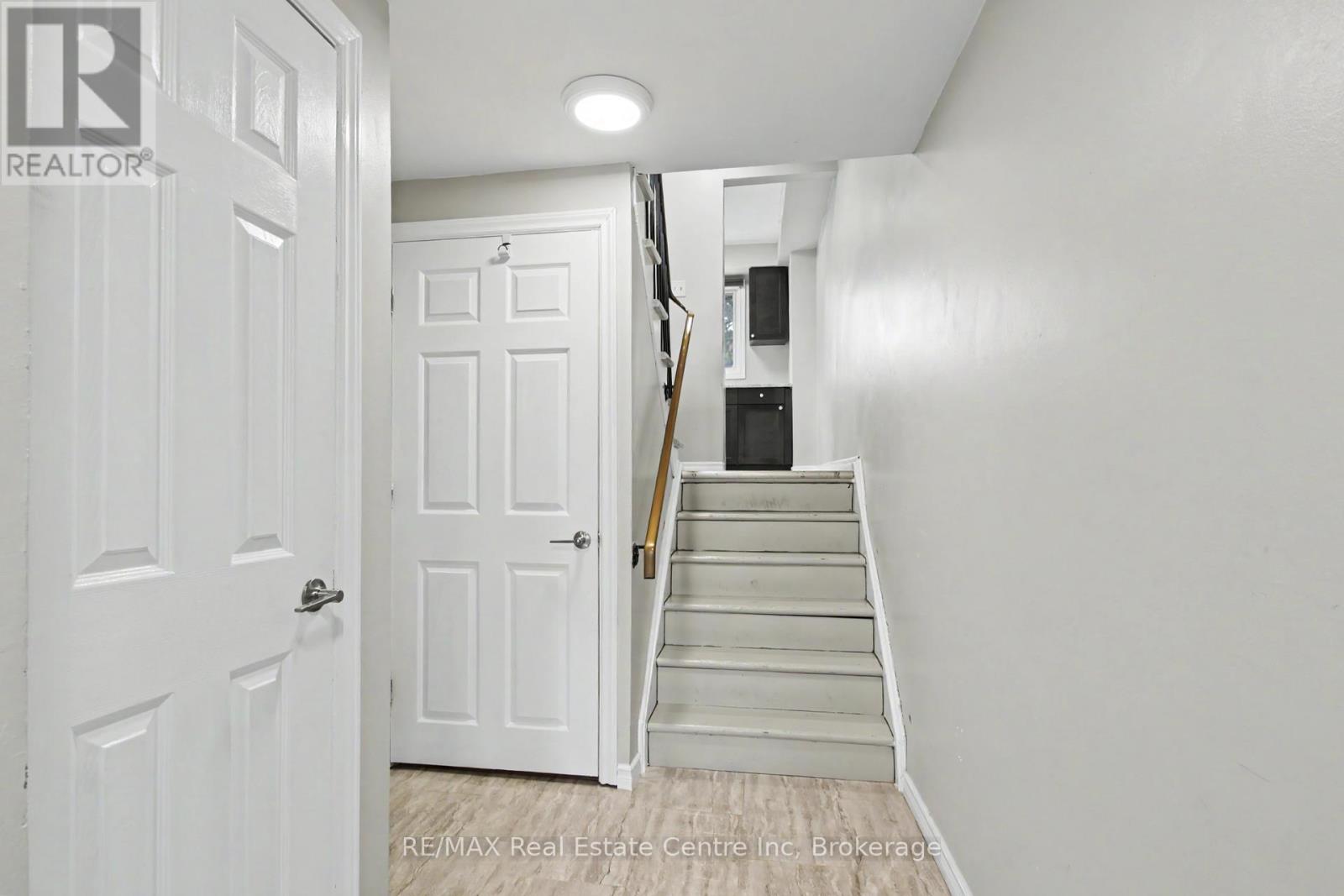 #49 371 BRONTE STREET S - 6