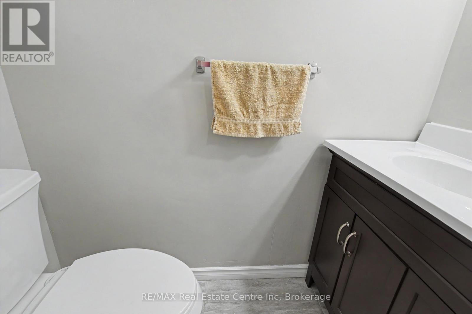 #49 371 BRONTE STREET S - 7
