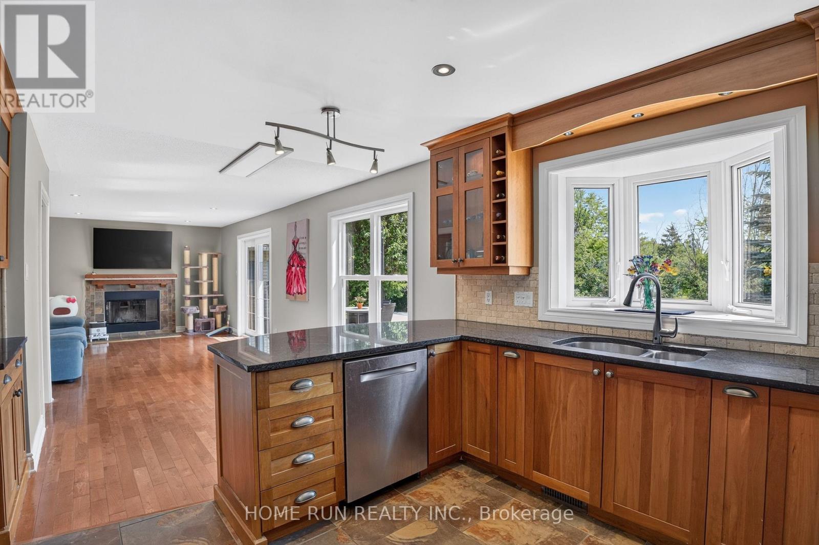 112 KERSCOTT HEIGHTS WAY - 7