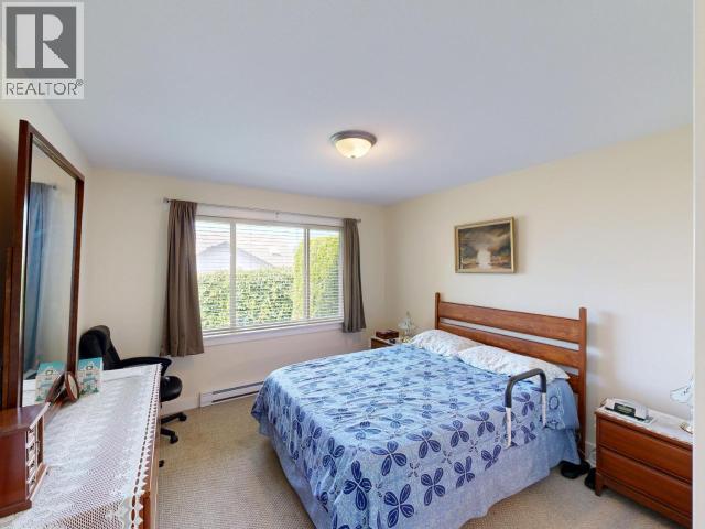 #B 6916 ABBOTSFORD STREET - 17