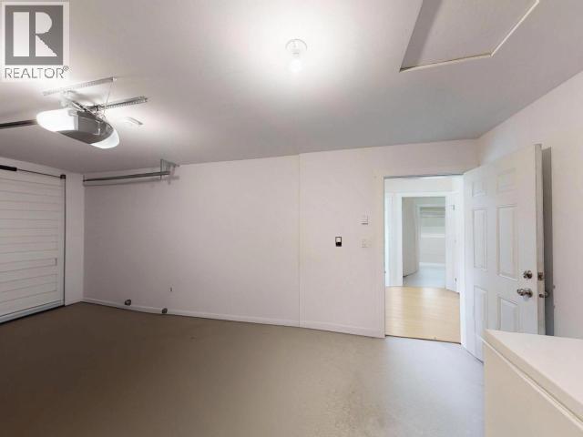 #B 6916 ABBOTSFORD STREET - 35