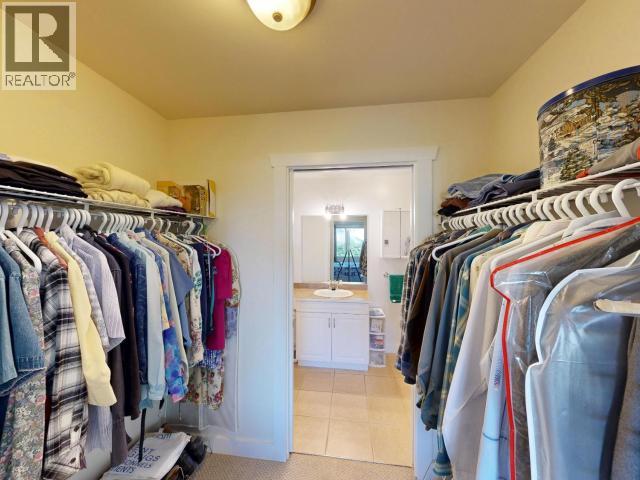 #B 6916 ABBOTSFORD STREET - 21