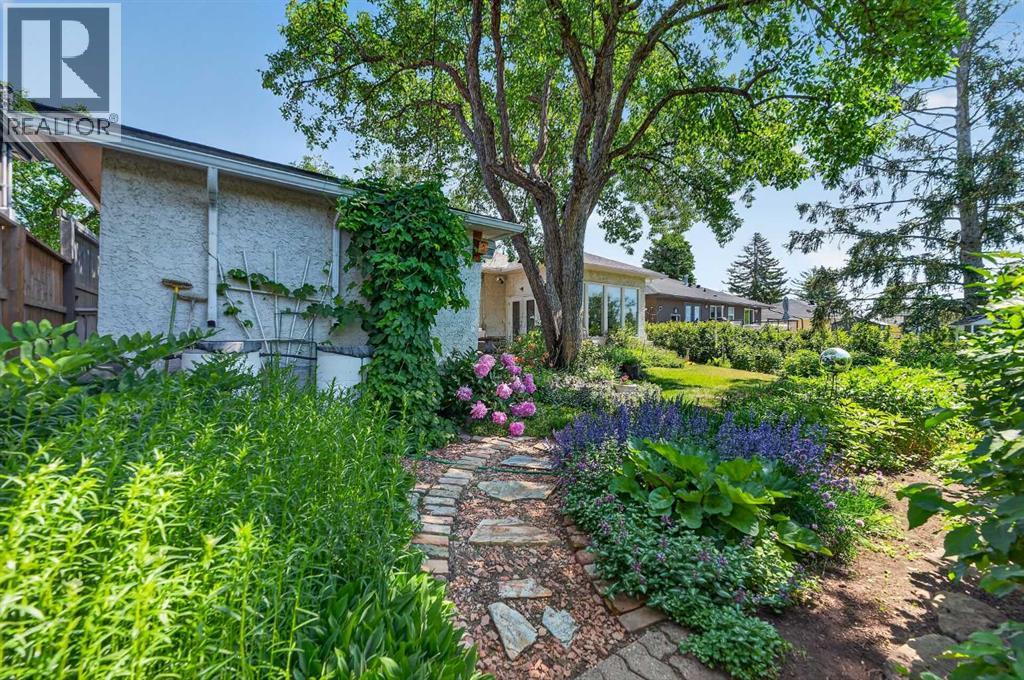 819 Thorneycroft Drive NW — photo 37