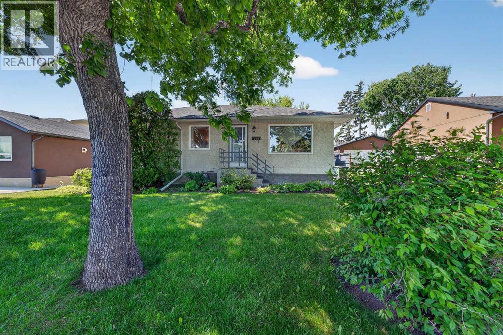 819 Thorneycroft Drive NW - photo 2