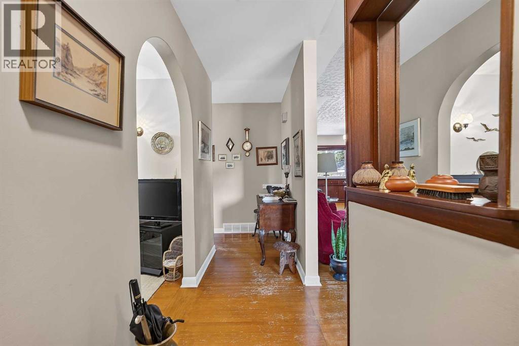 819 Thorneycroft Drive NW — photo 8