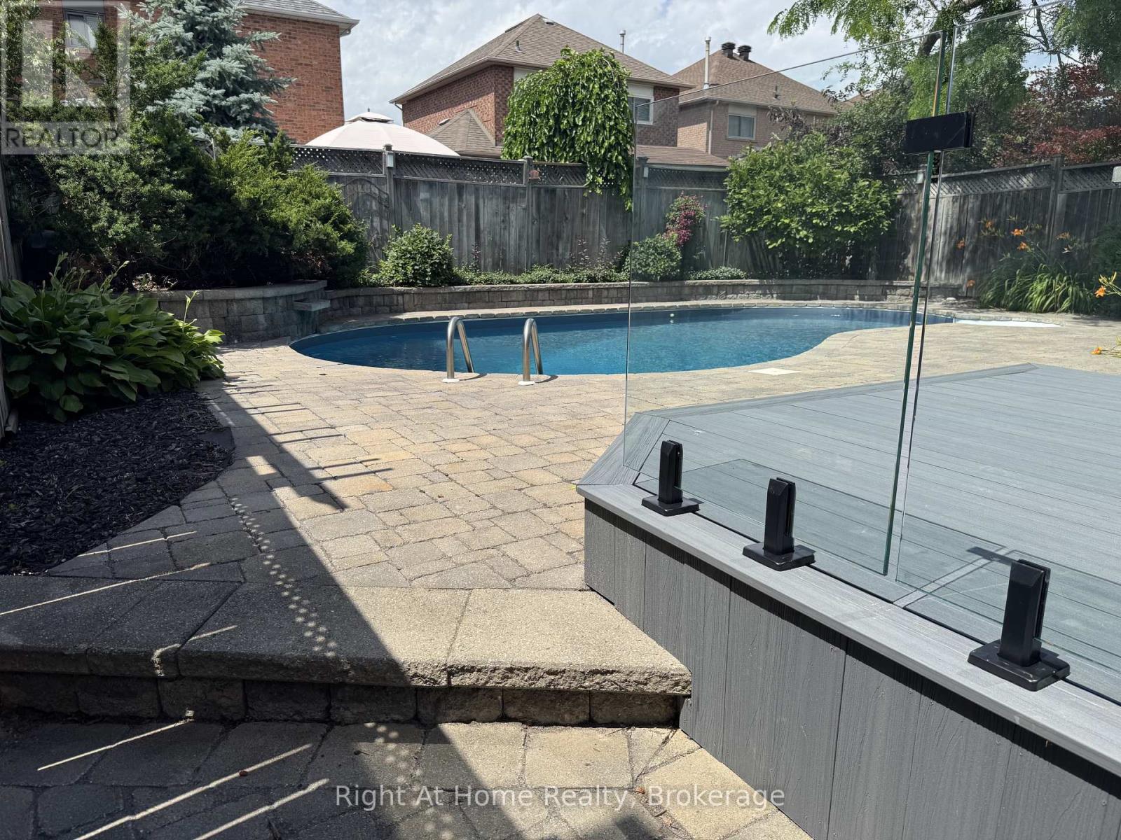 57 LAUCHLIN CRESCENT - Image 37