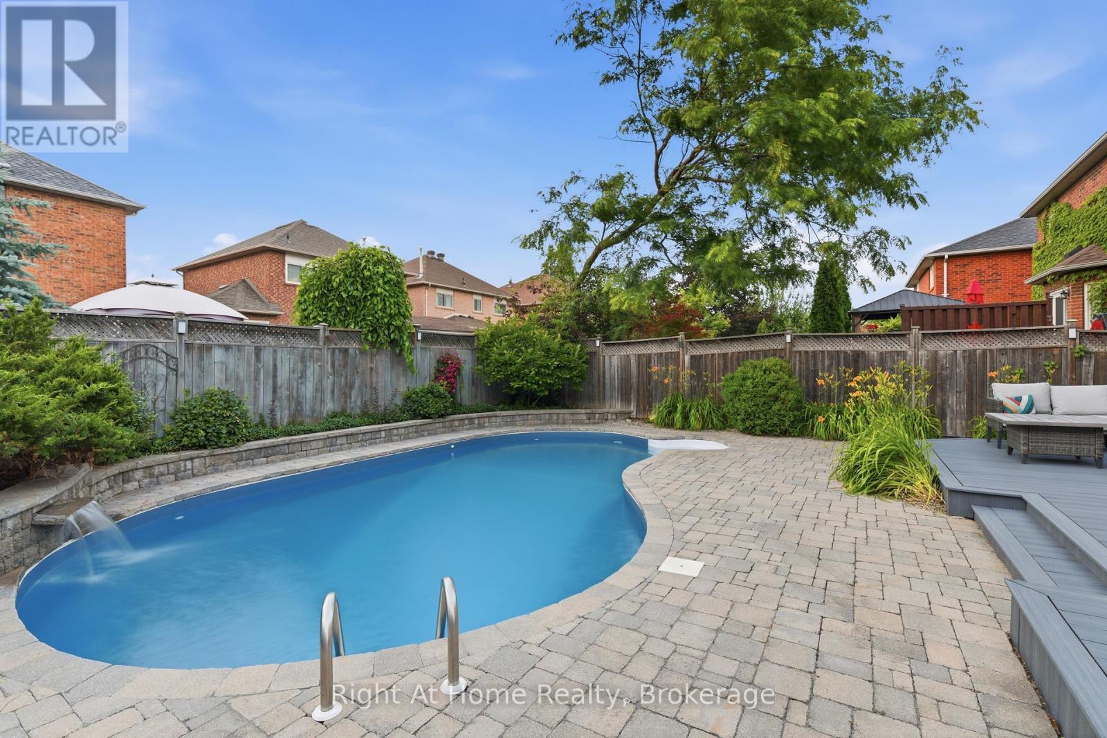 57 LAUCHLIN CRESCENT - Image 40
