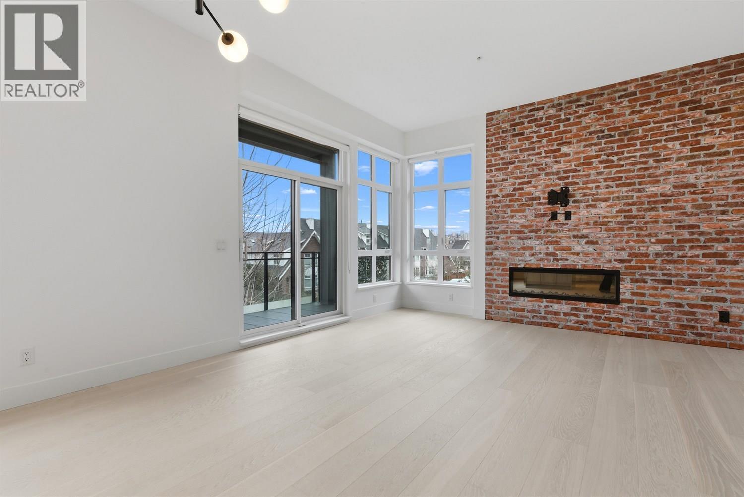 205 300 SALTER STREET, New Westminster