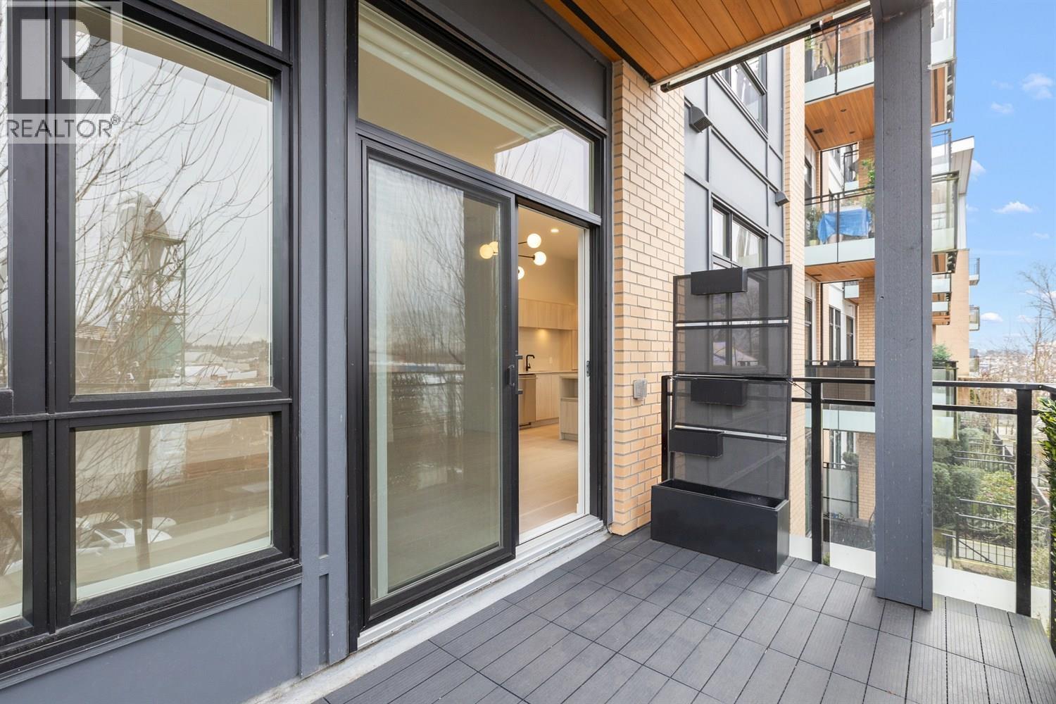 205 300 SALTER STREET, New Westminster