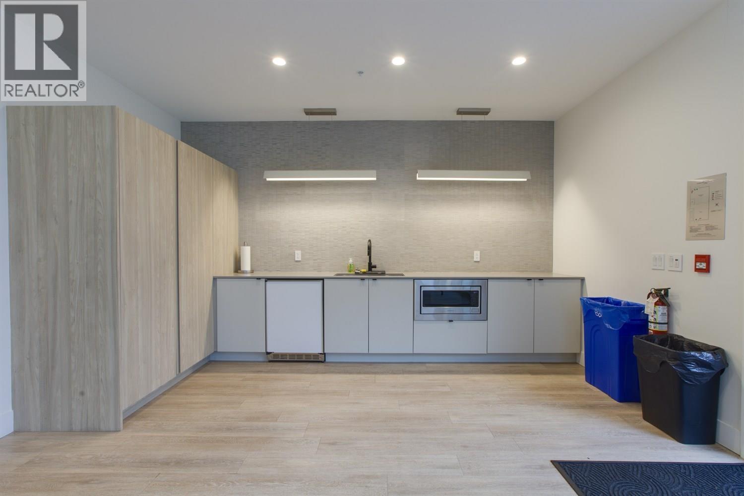 205 300 SALTER STREET, New Westminster