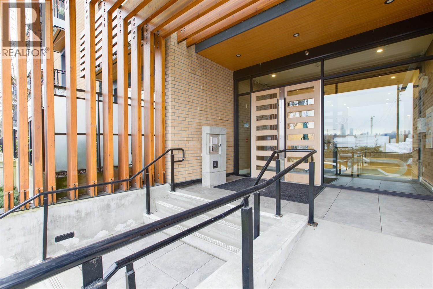 205 300 SALTER STREET, New Westminster