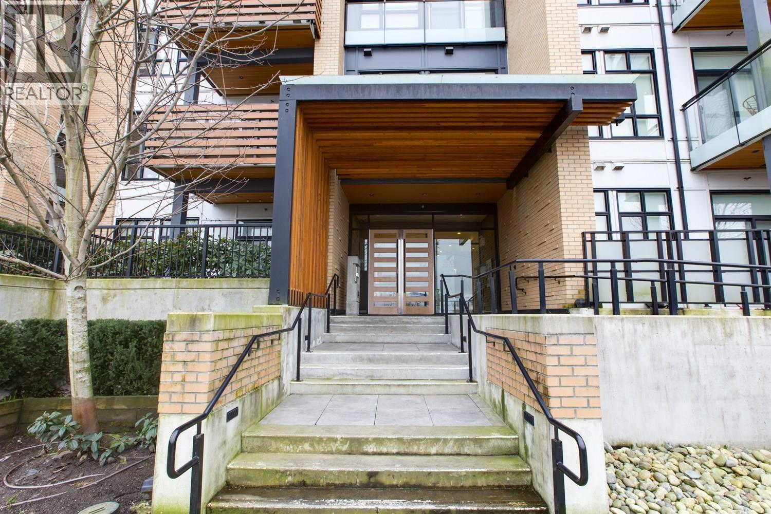 205 300 SALTER STREET, New Westminster