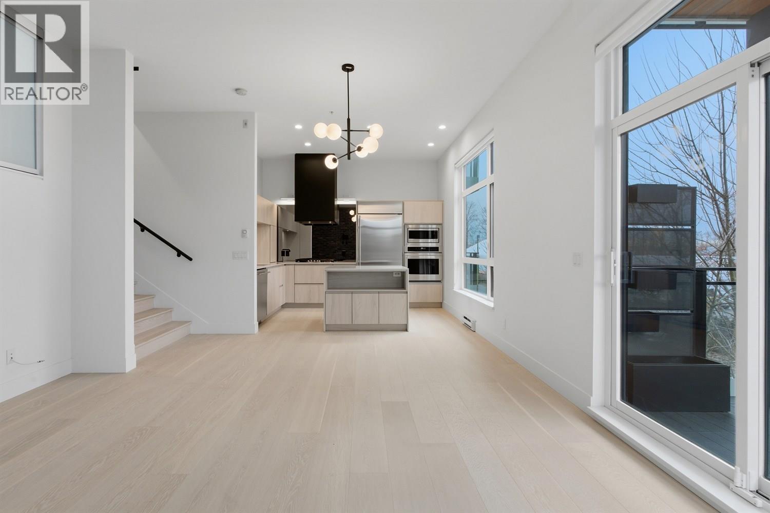 205 300 SALTER STREET, New Westminster