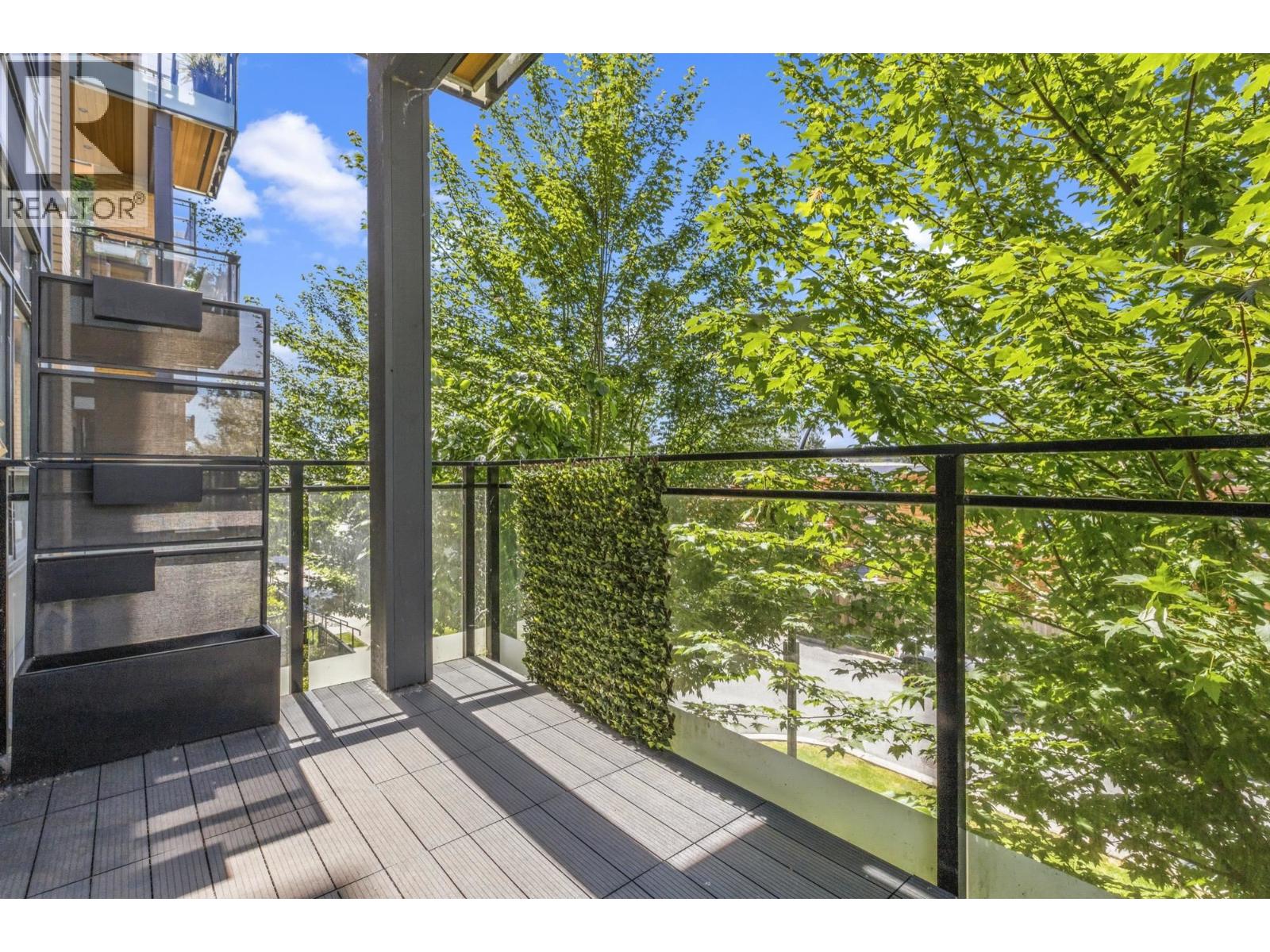 205 300 SALTER STREET, New Westminster