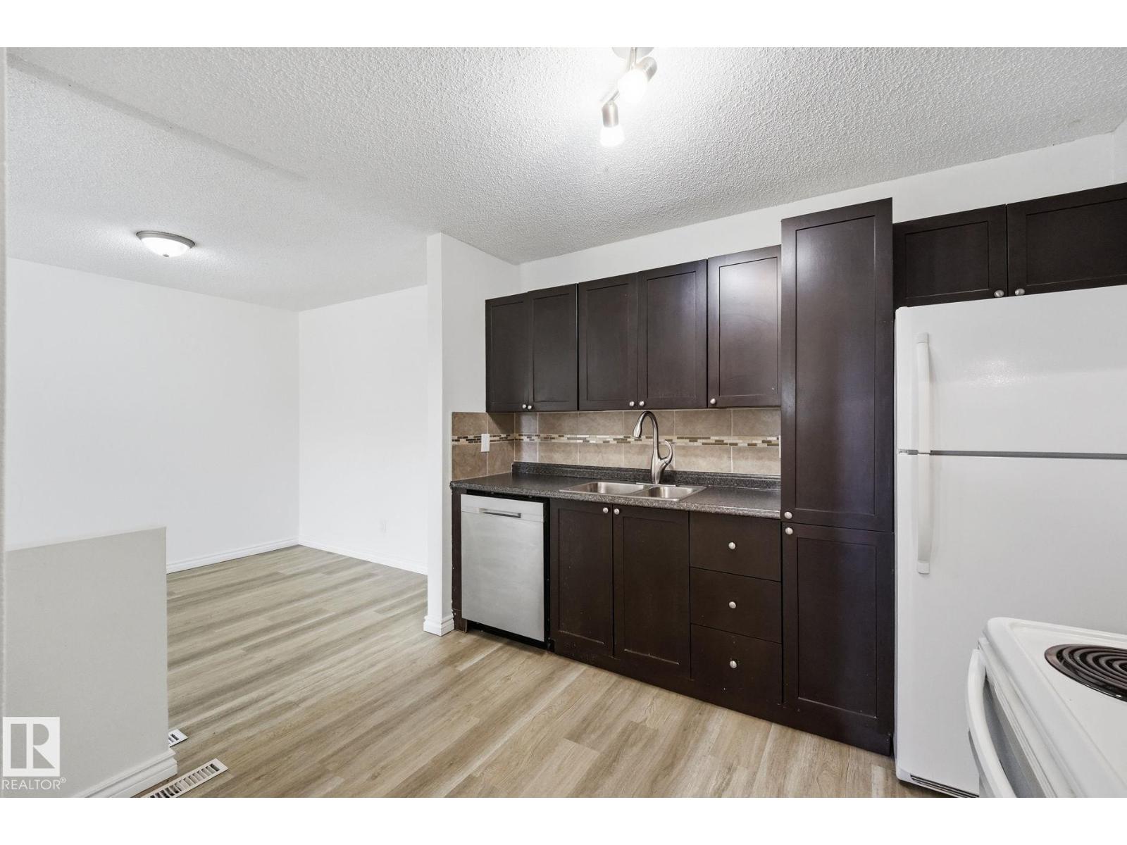 #123 2703 79 ST NW - 11