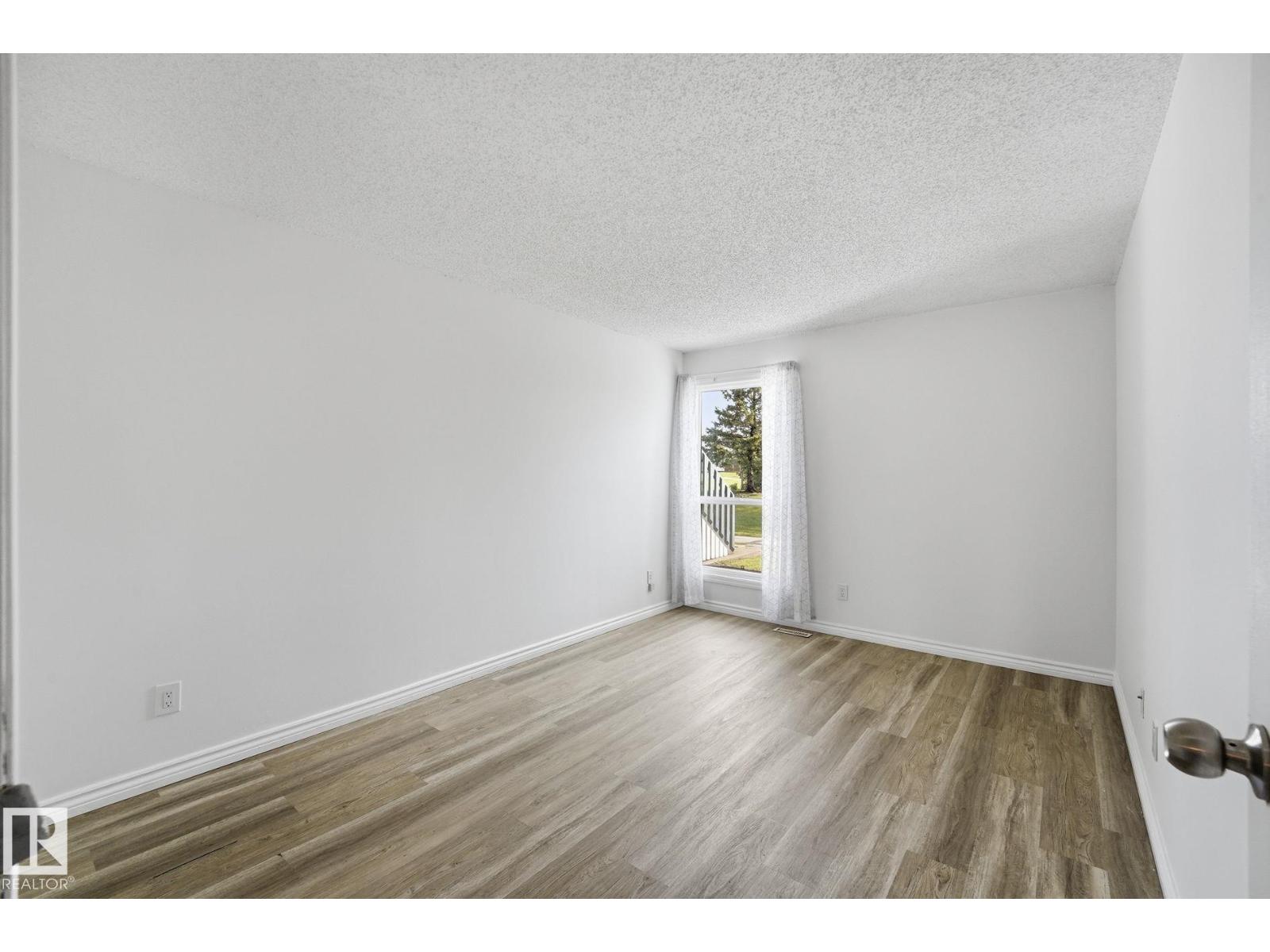 #123 2703 79 ST NW - 18