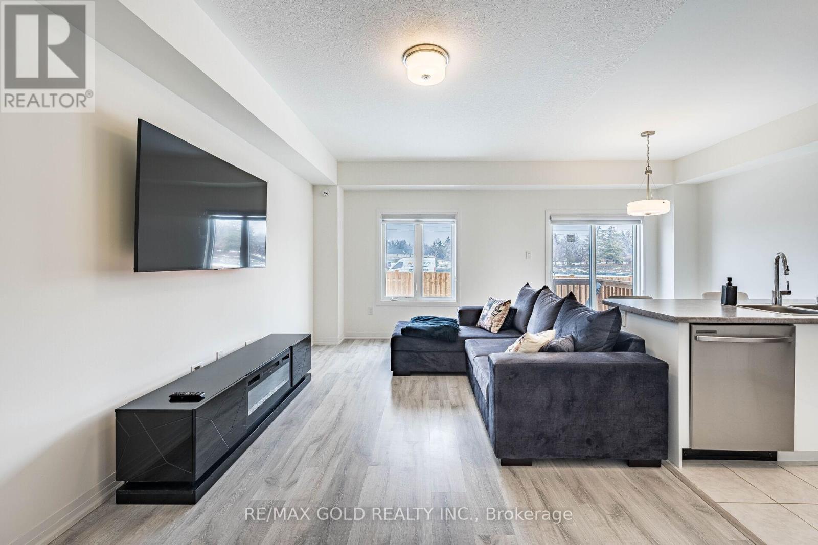 37 GEORGE BRIER DRIVE - 4