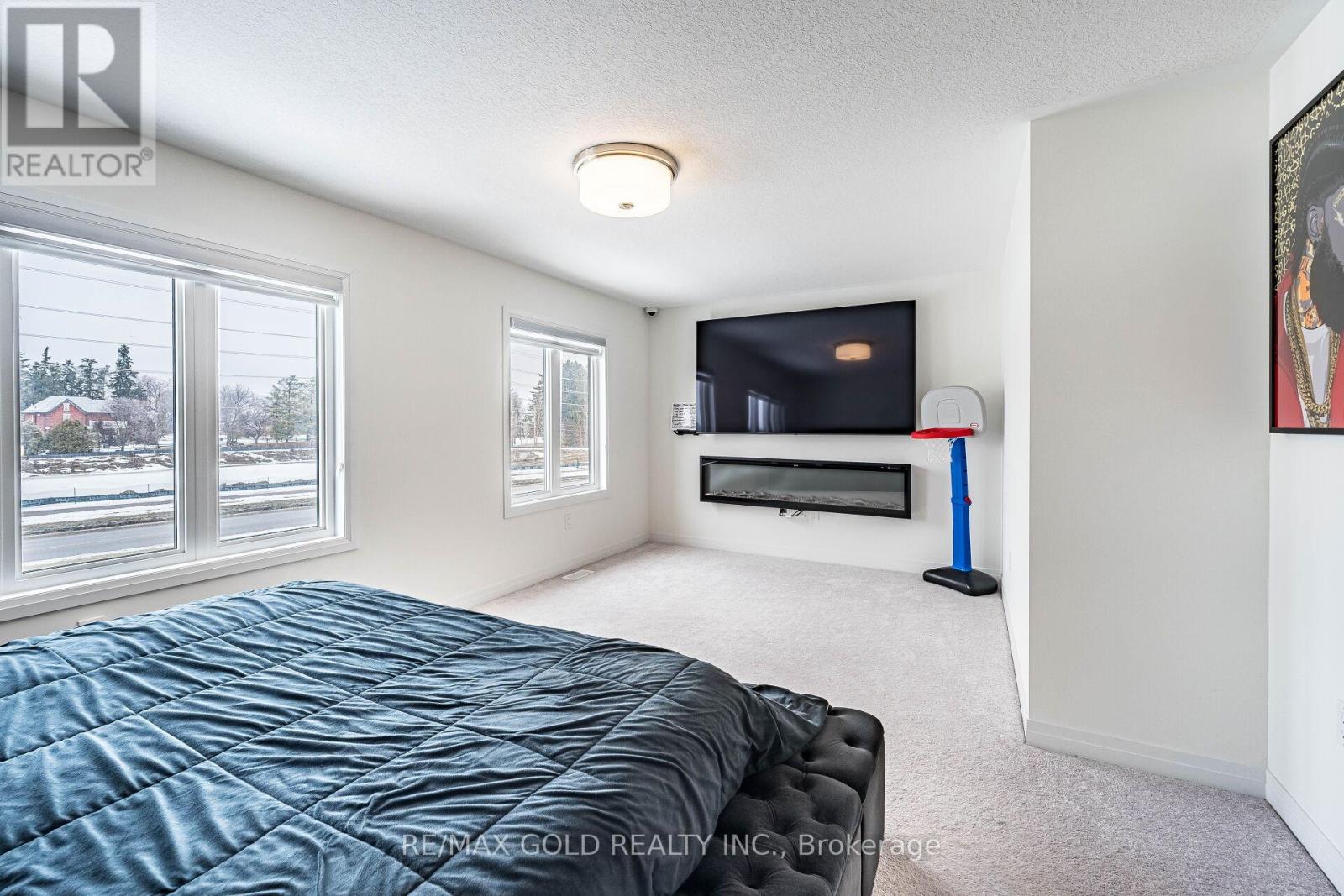 37 GEORGE BRIER DRIVE - 24
