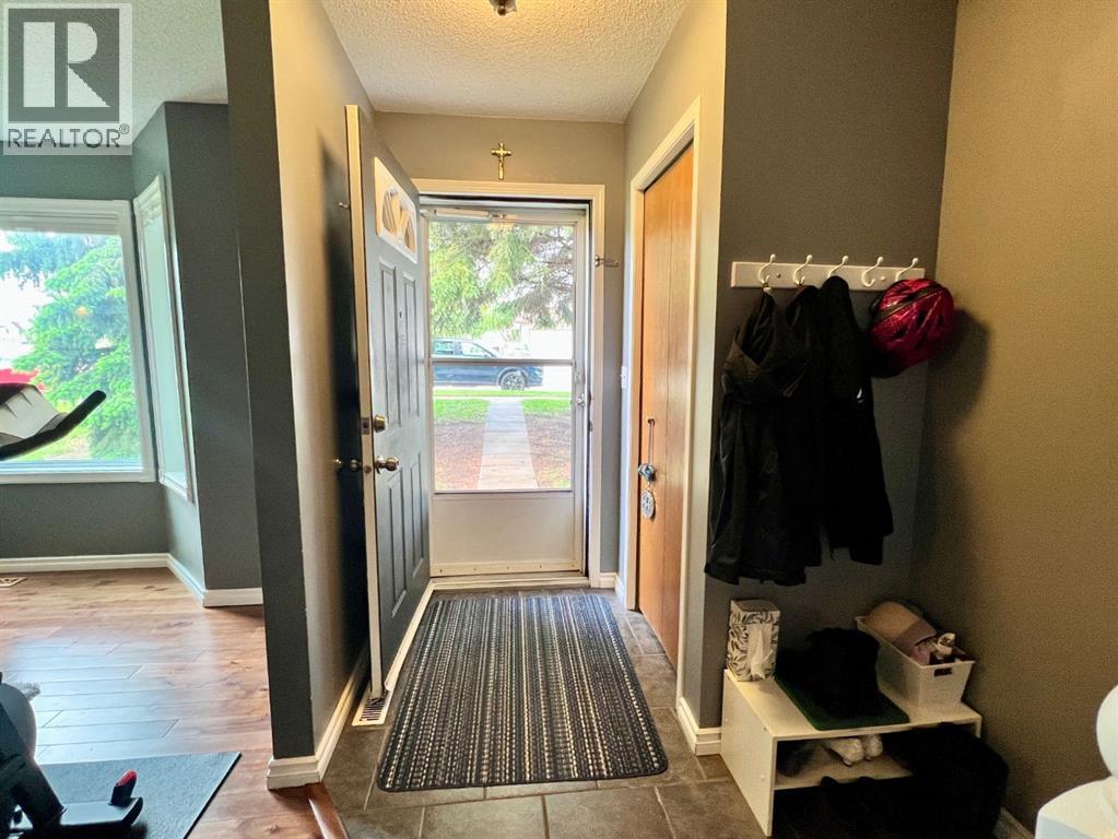 6011 54 Street - photo 2