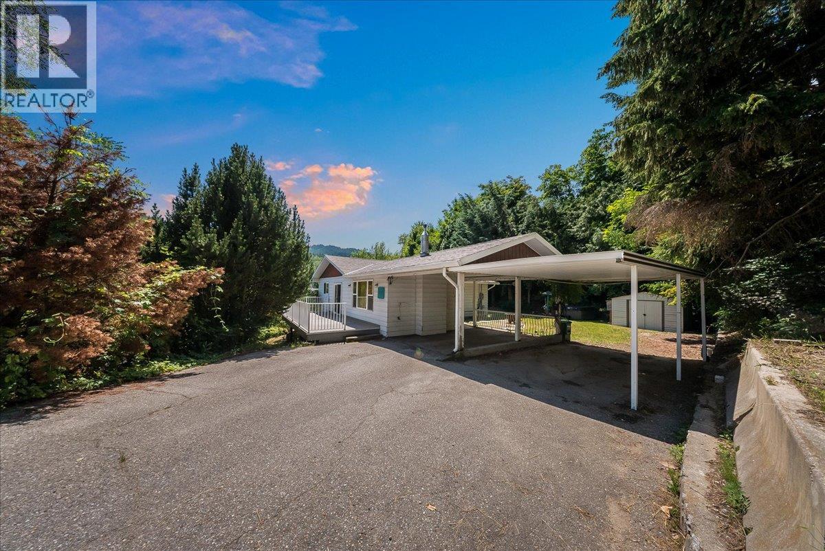 222 Wolfe Drive, Warfield