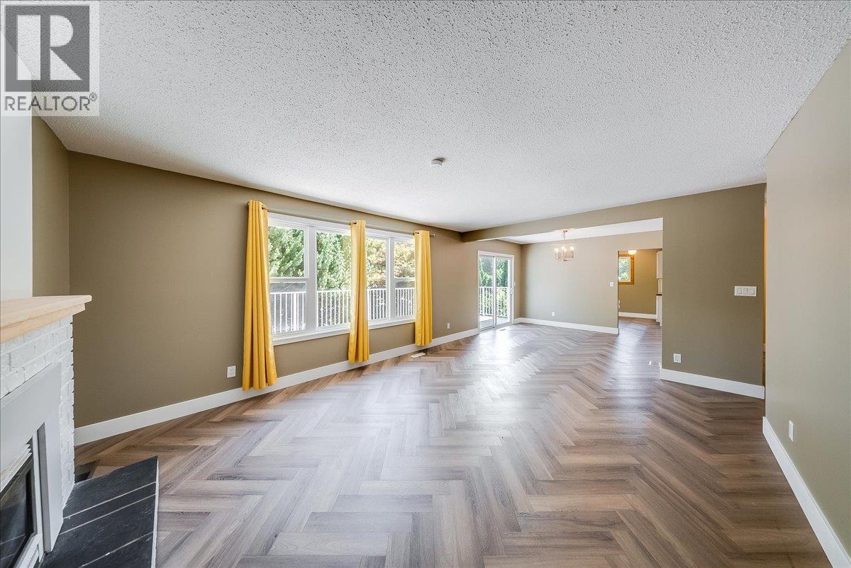 222 Wolfe Drive, Warfield