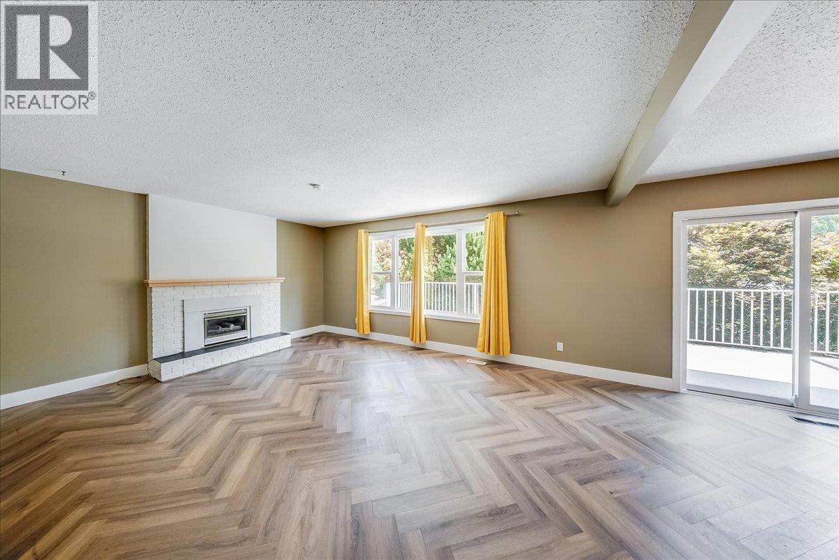222 Wolfe Drive, Warfield