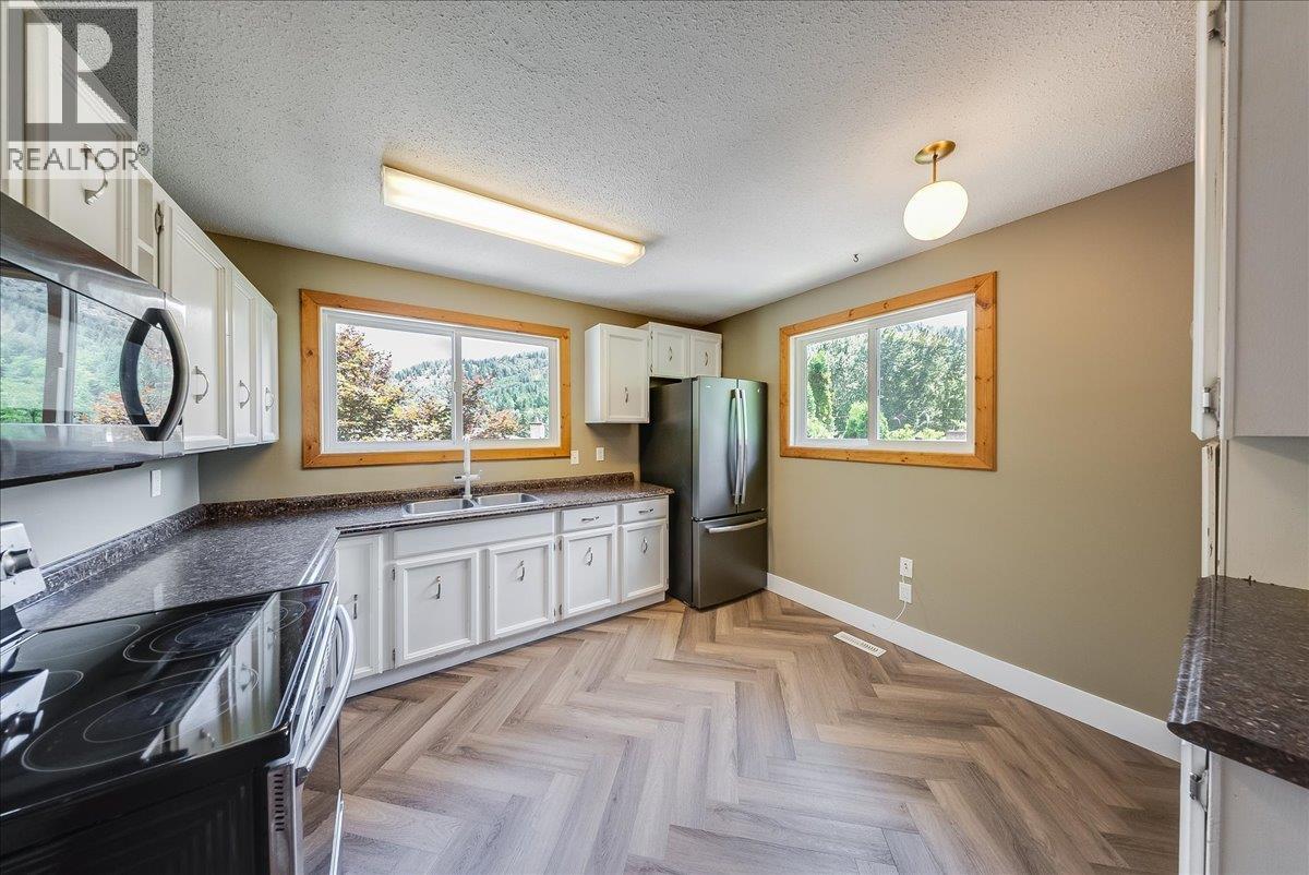 222 Wolfe Drive, Warfield