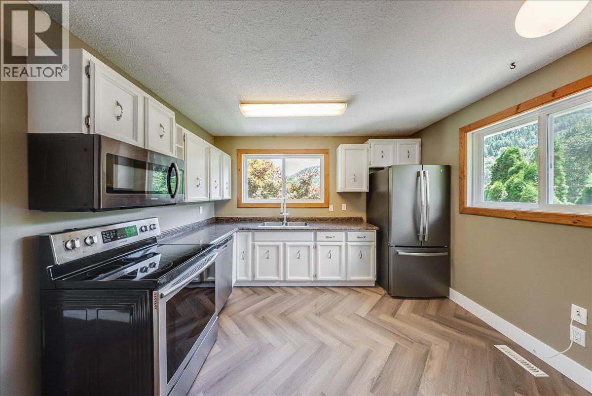 222 Wolfe Drive, Warfield