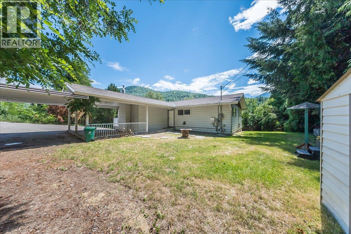 222 Wolfe Drive, Warfield