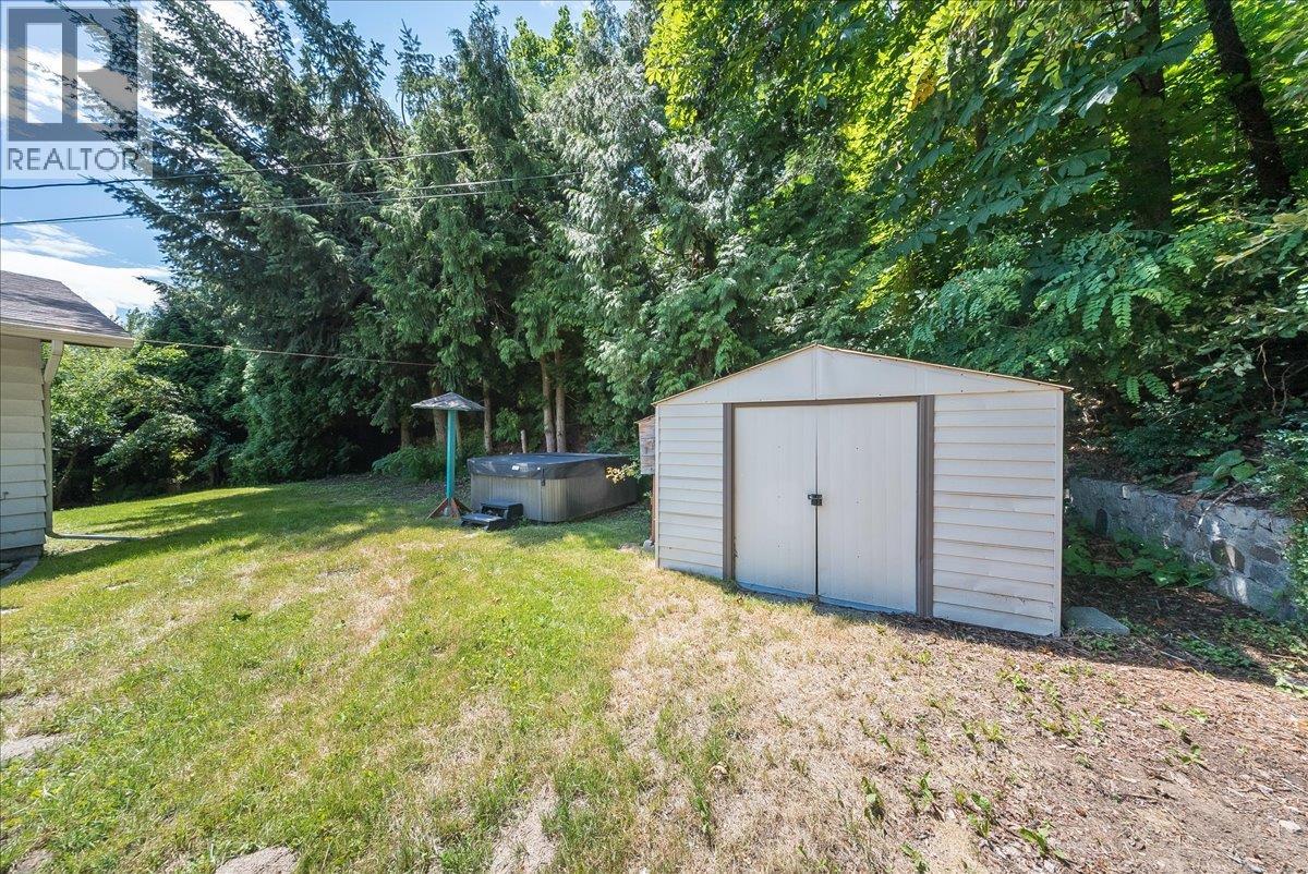 222 Wolfe Drive, Warfield