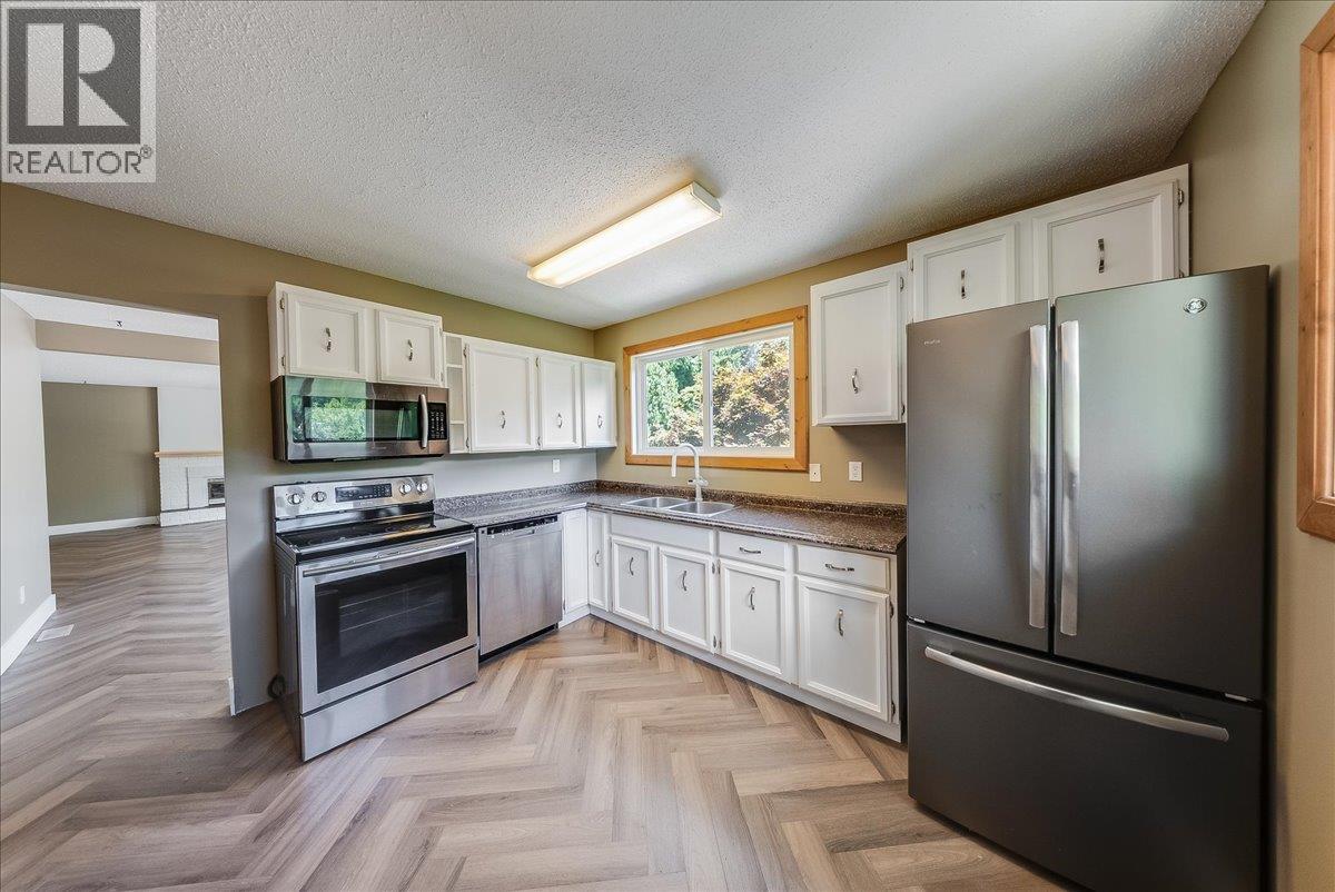 222 Wolfe Drive, Warfield