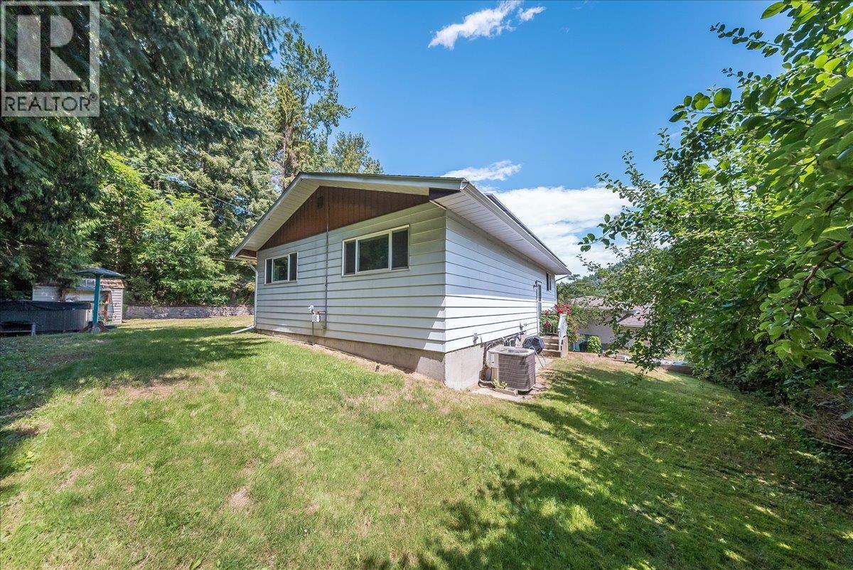 222 Wolfe Drive, Warfield