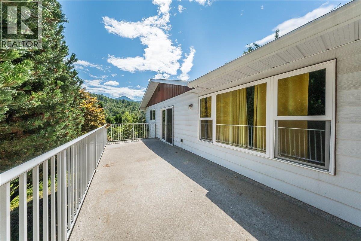 222 Wolfe Drive, Warfield