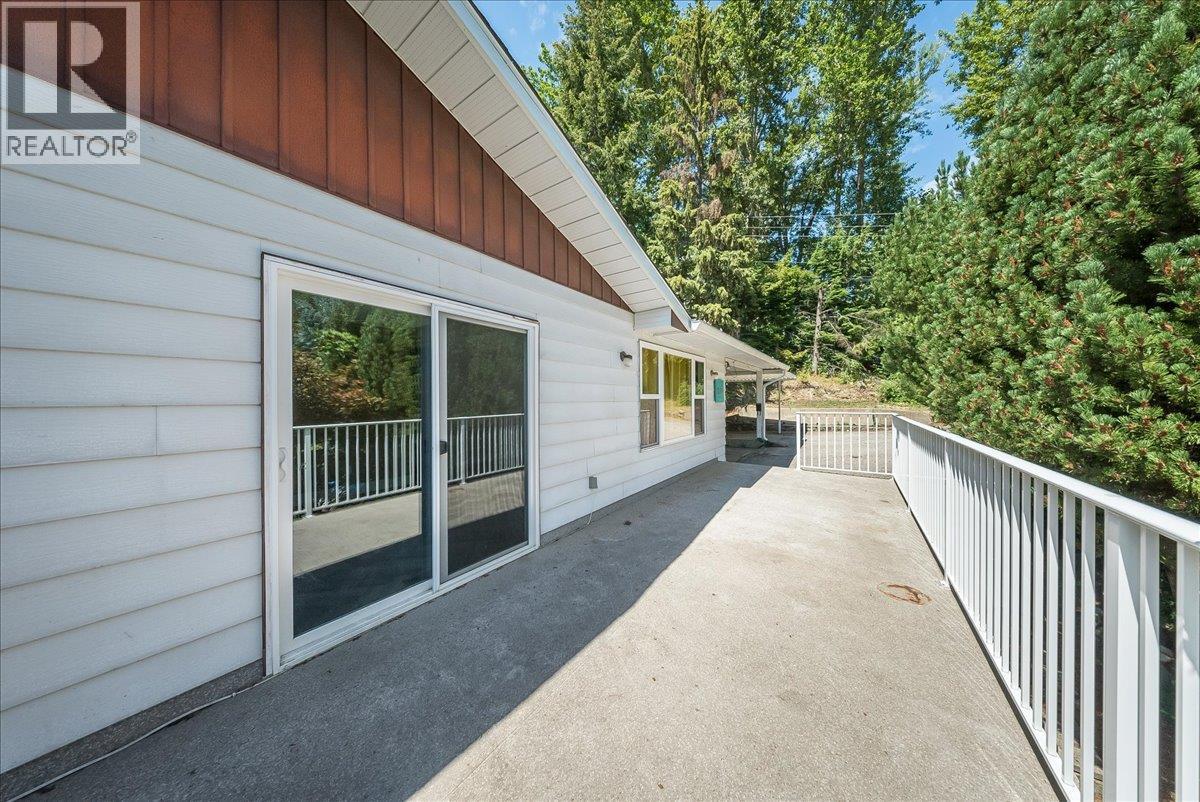 222 Wolfe Drive, Warfield