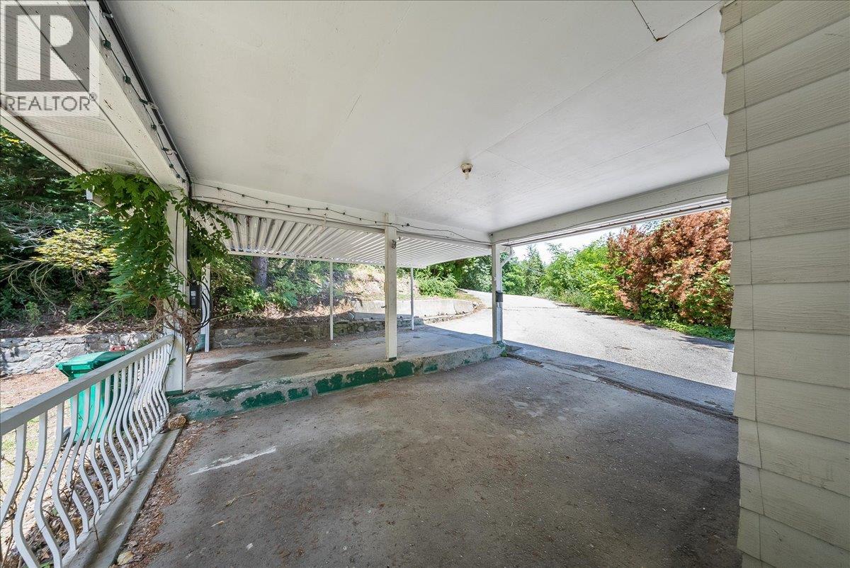 222 Wolfe Drive, Warfield