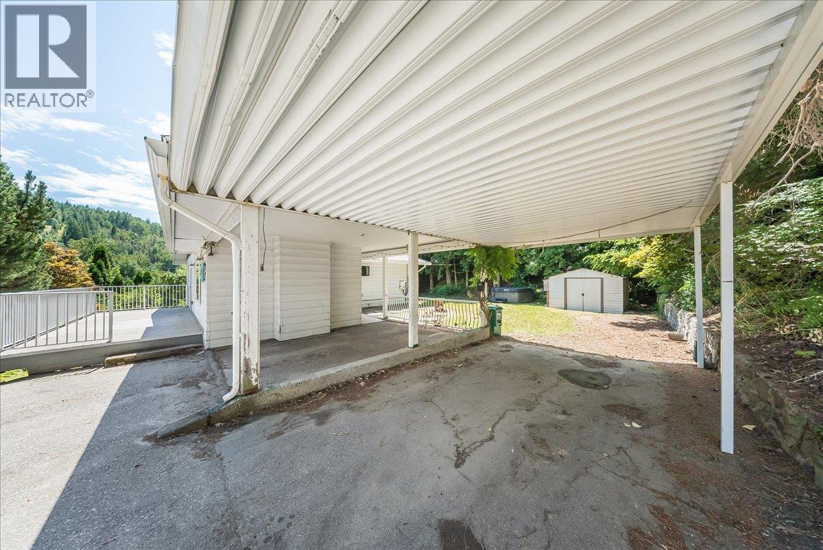 222 Wolfe Drive, Warfield
