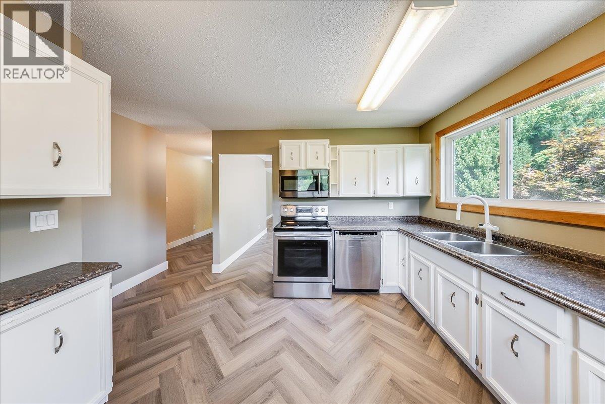 222 Wolfe Drive, Warfield