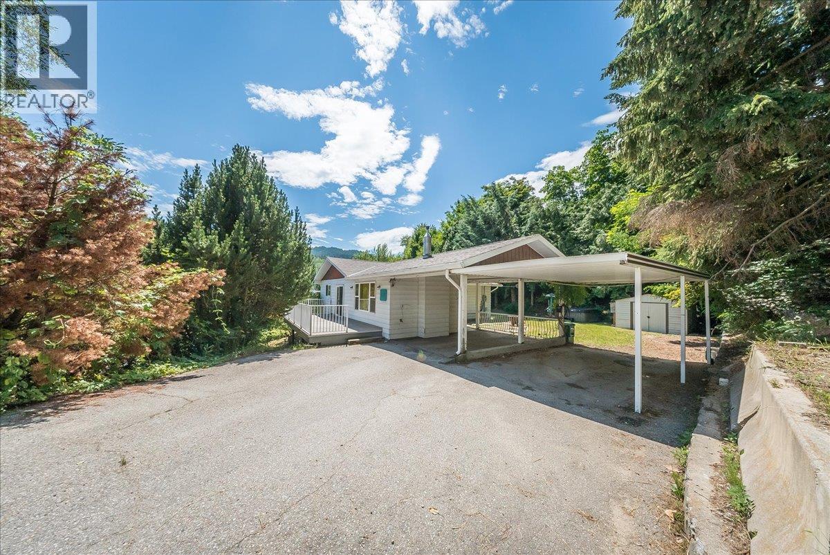 222 Wolfe Drive, Warfield