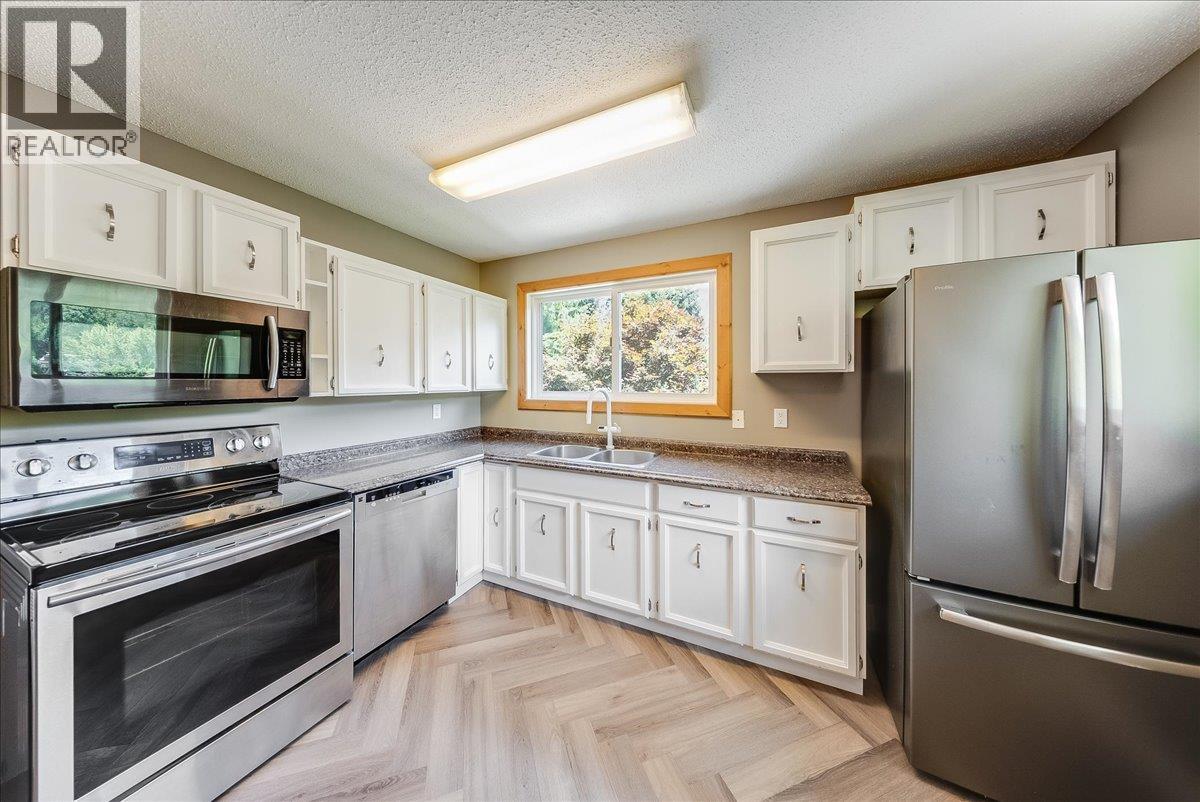 222 Wolfe Drive, Warfield
