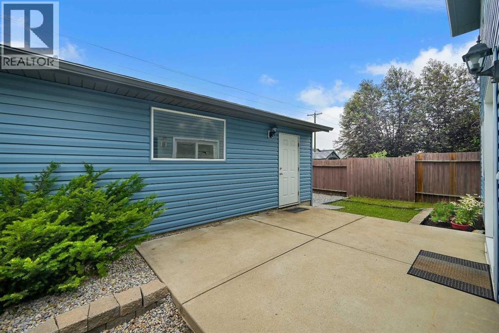Ok, another angle just so you can fully appreciate the Patio space!
