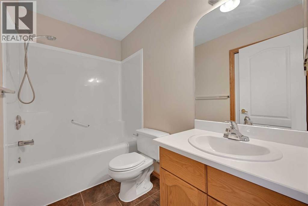 The MAIN bathroom has a LINEN closet behind the door to the left.  How convenient is that!