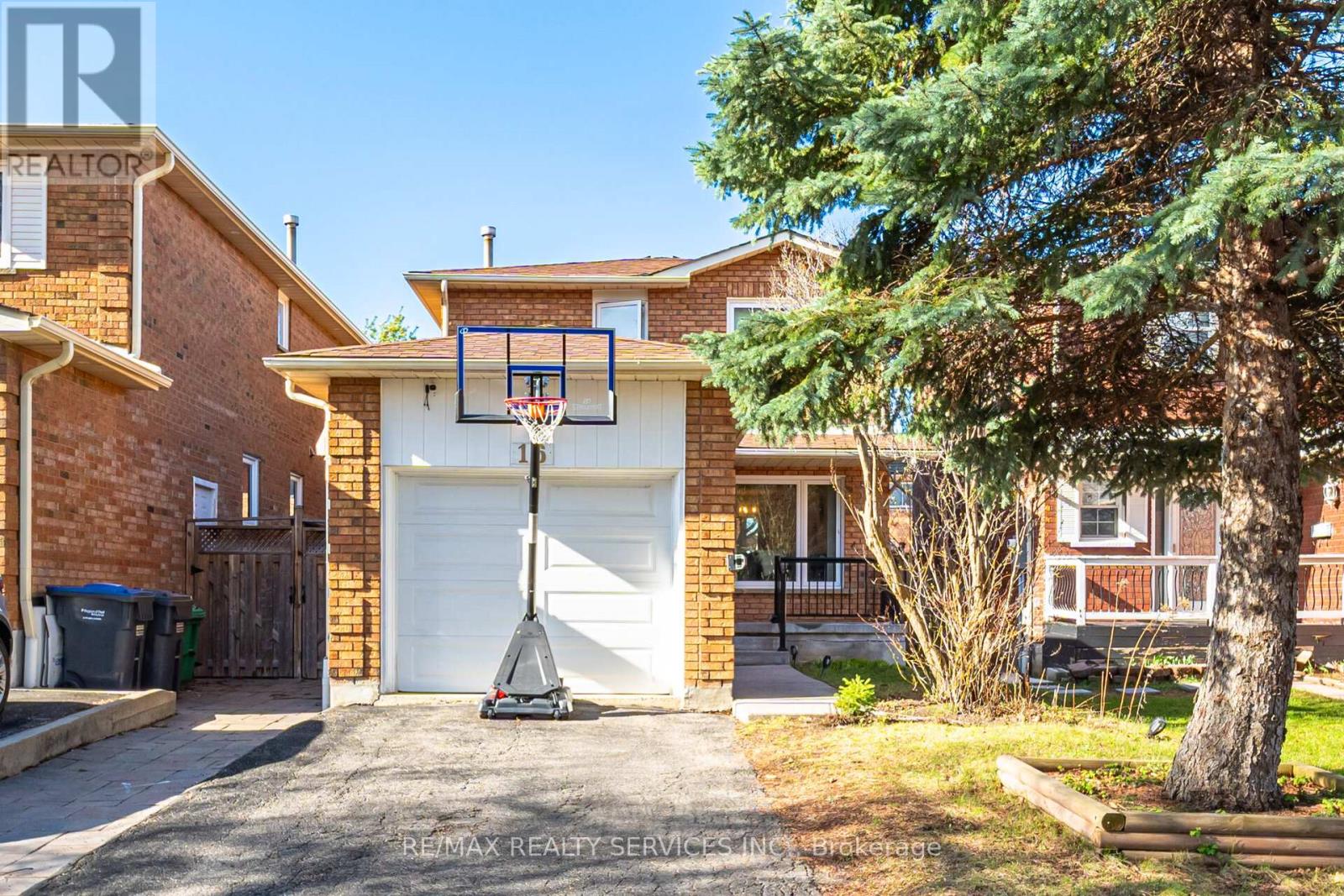 16 LANGHOLM COURT - 1