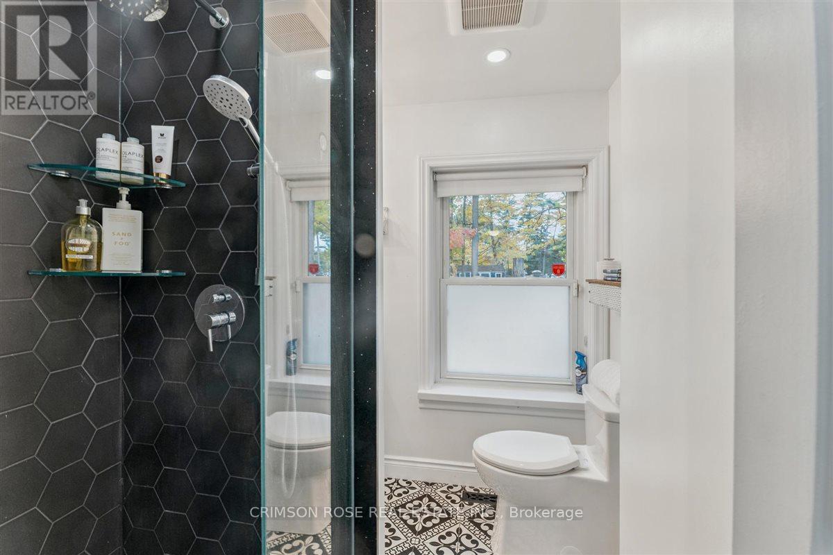 89 HOLYROOD AVENUE - 16