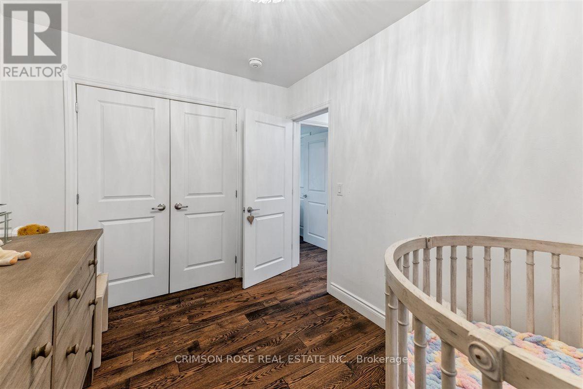 89 HOLYROOD AVENUE - 21