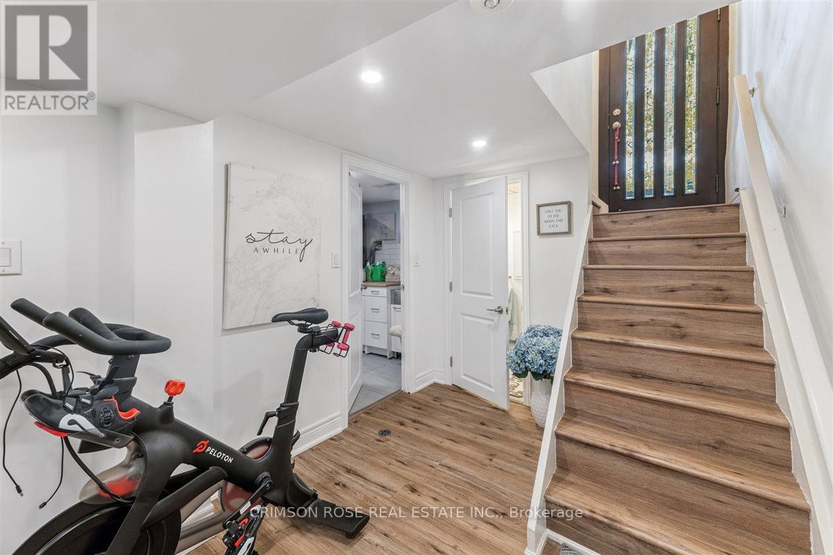 89 HOLYROOD AVENUE - 23