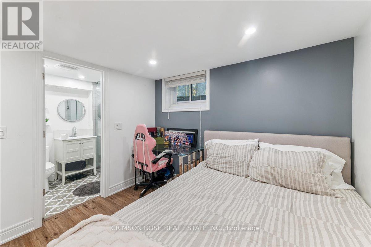 89 HOLYROOD AVENUE - 28