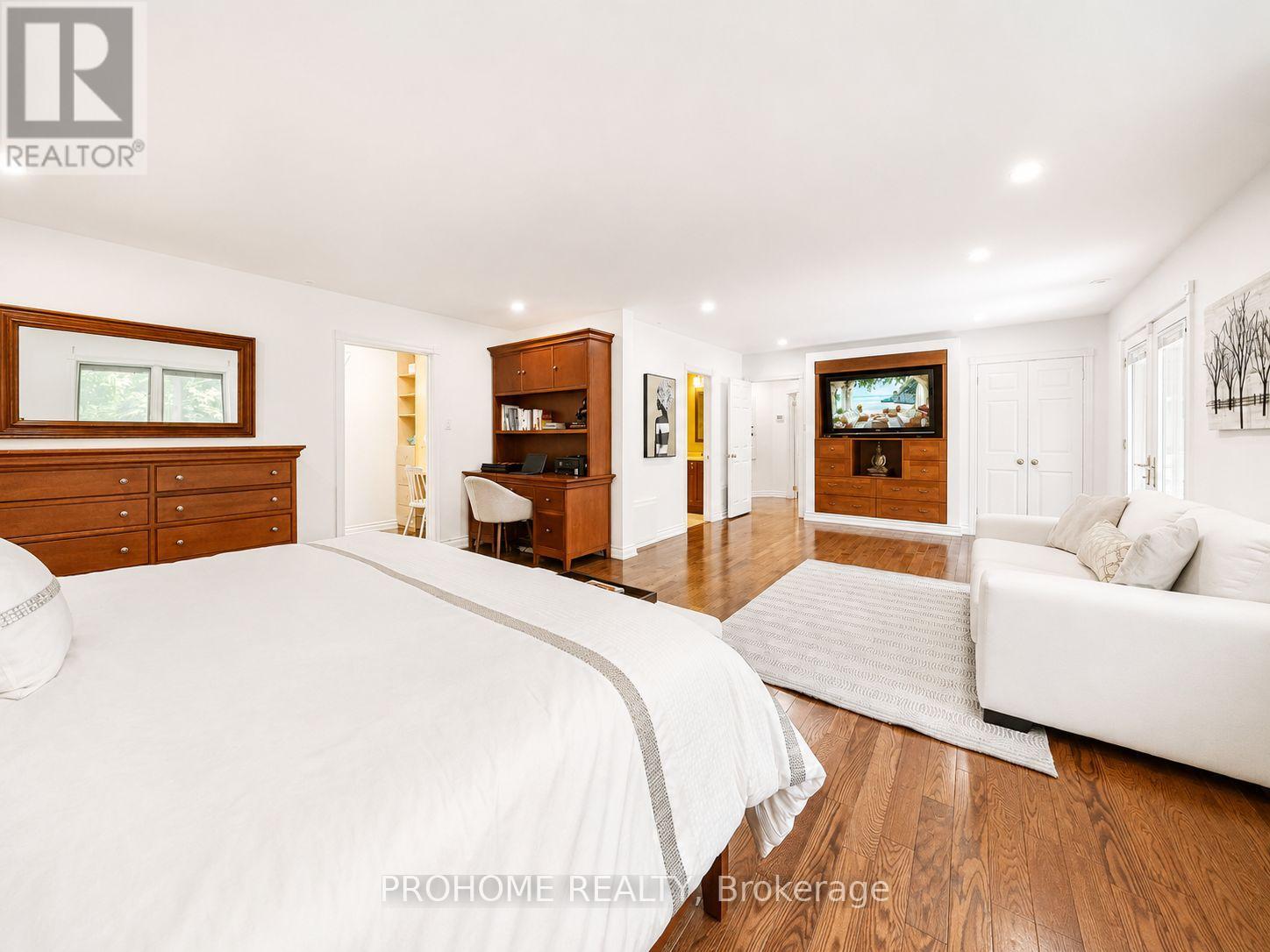 16 TUSCAY COURT - 24