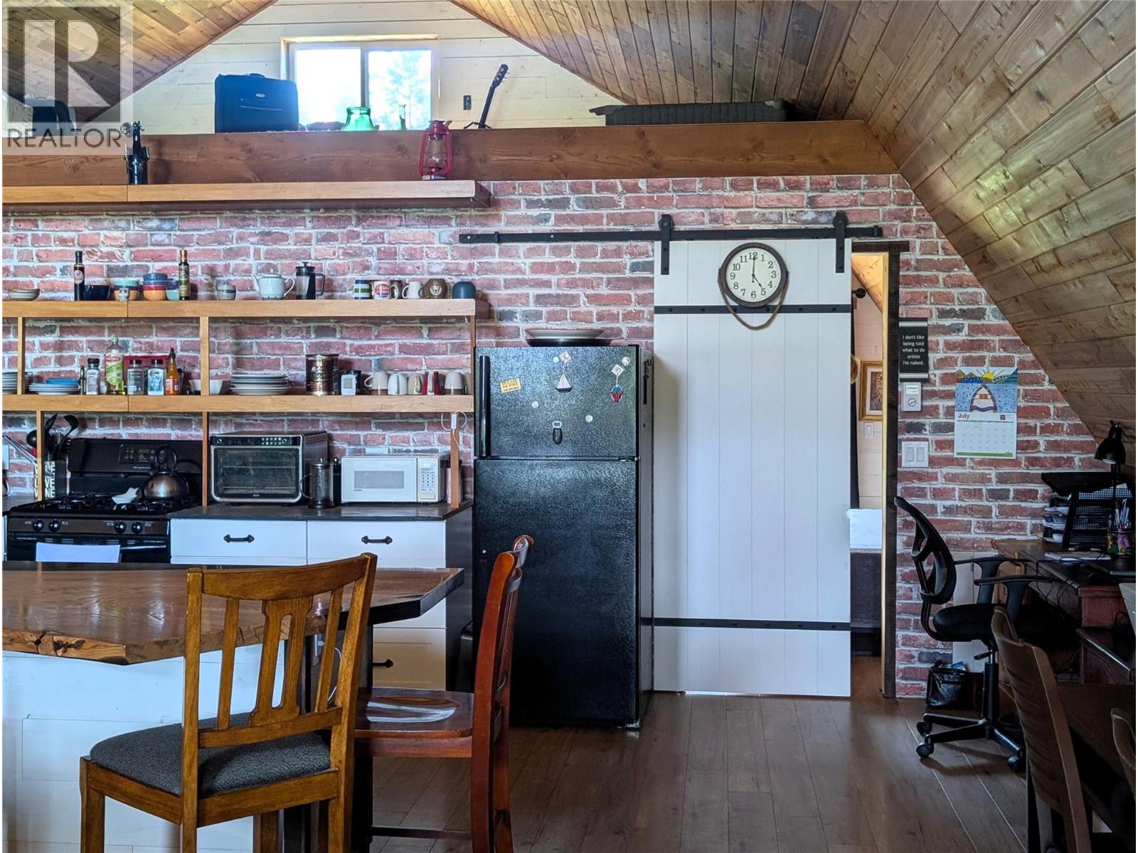 10017 6 Highway, Edgewood