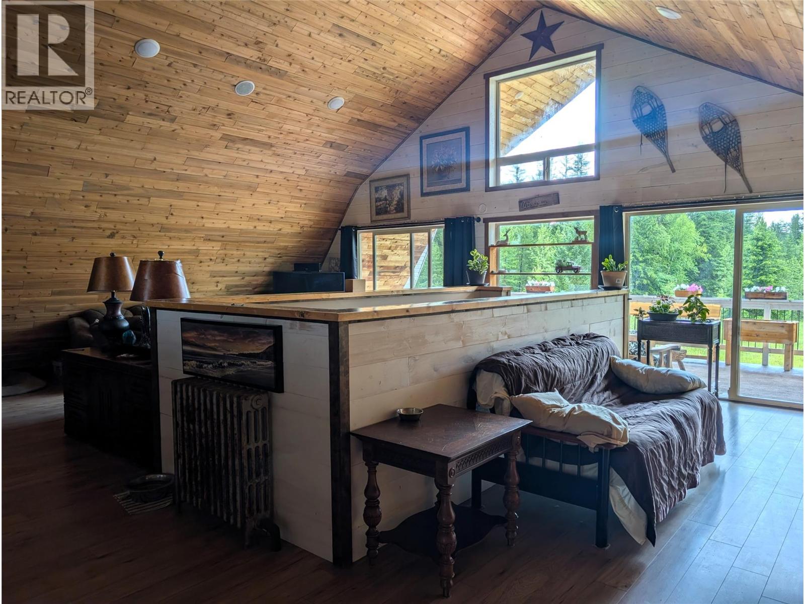 10017 6 Highway, Edgewood