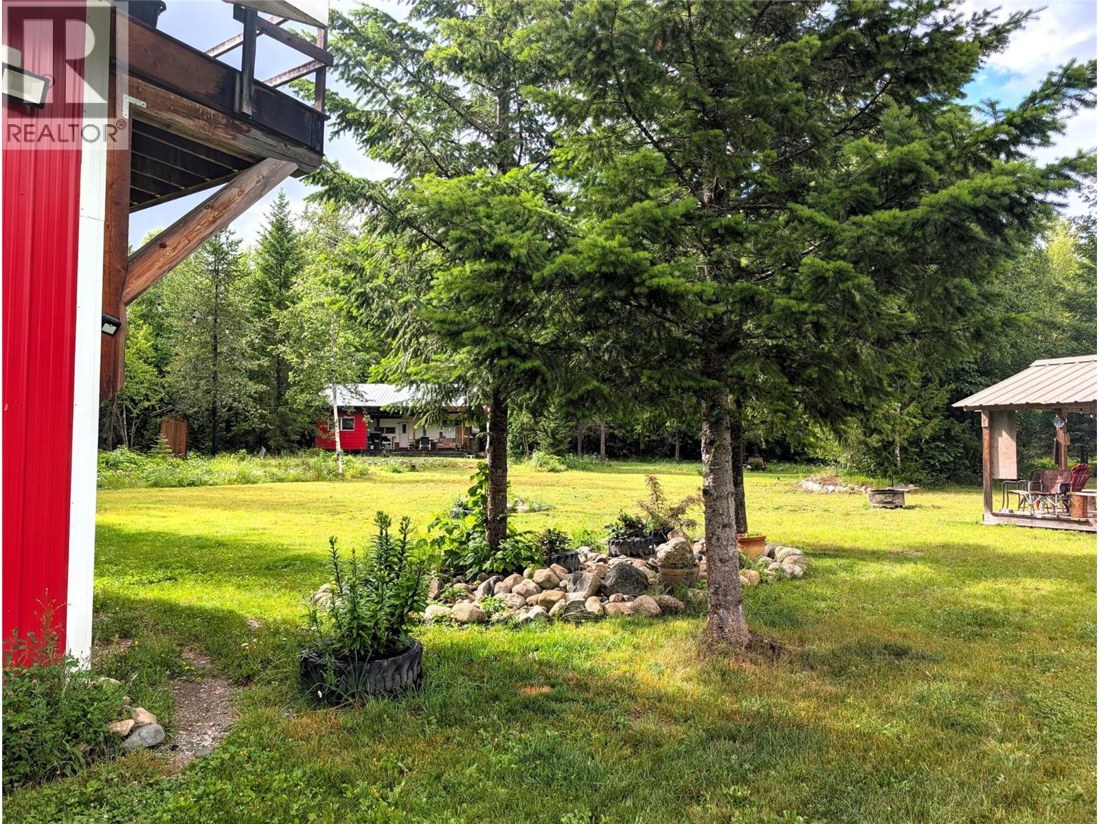 10017 6 Highway, Edgewood